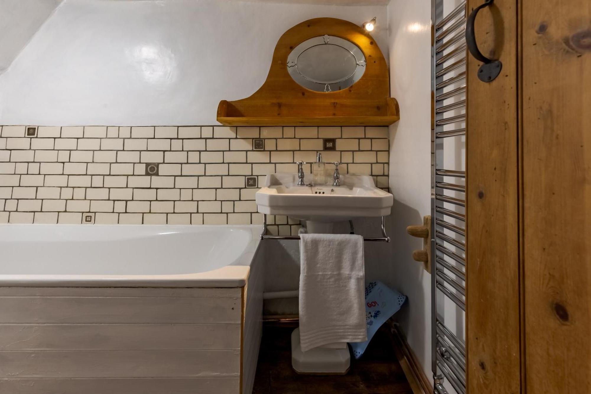 14th-century Cosy 3-bed Business Holiday home *