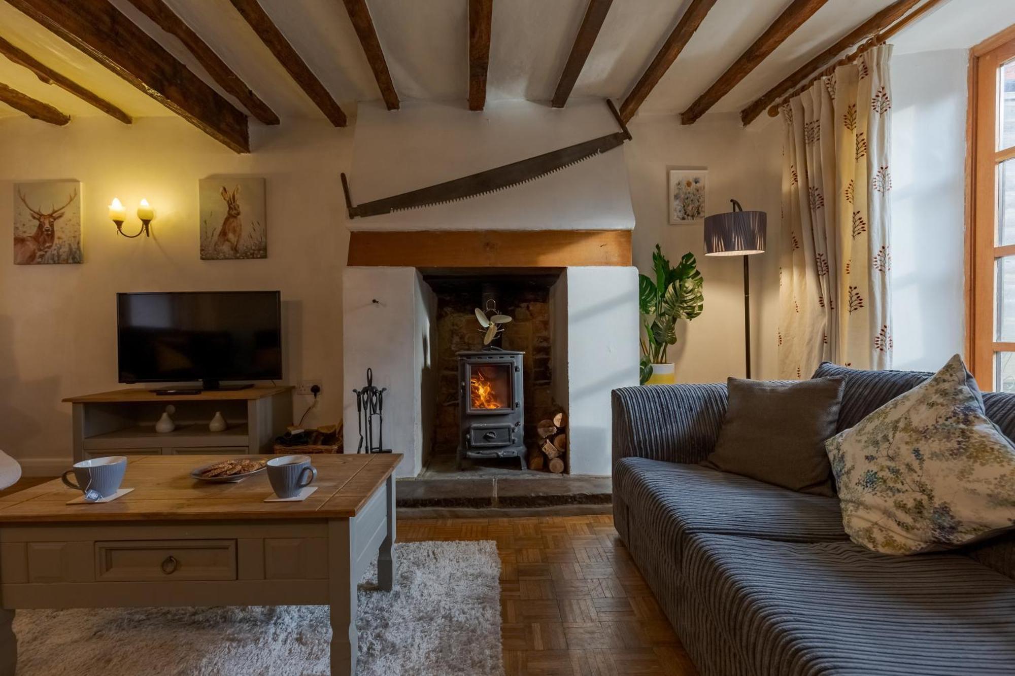 14th-century Cosy 3-bed Business