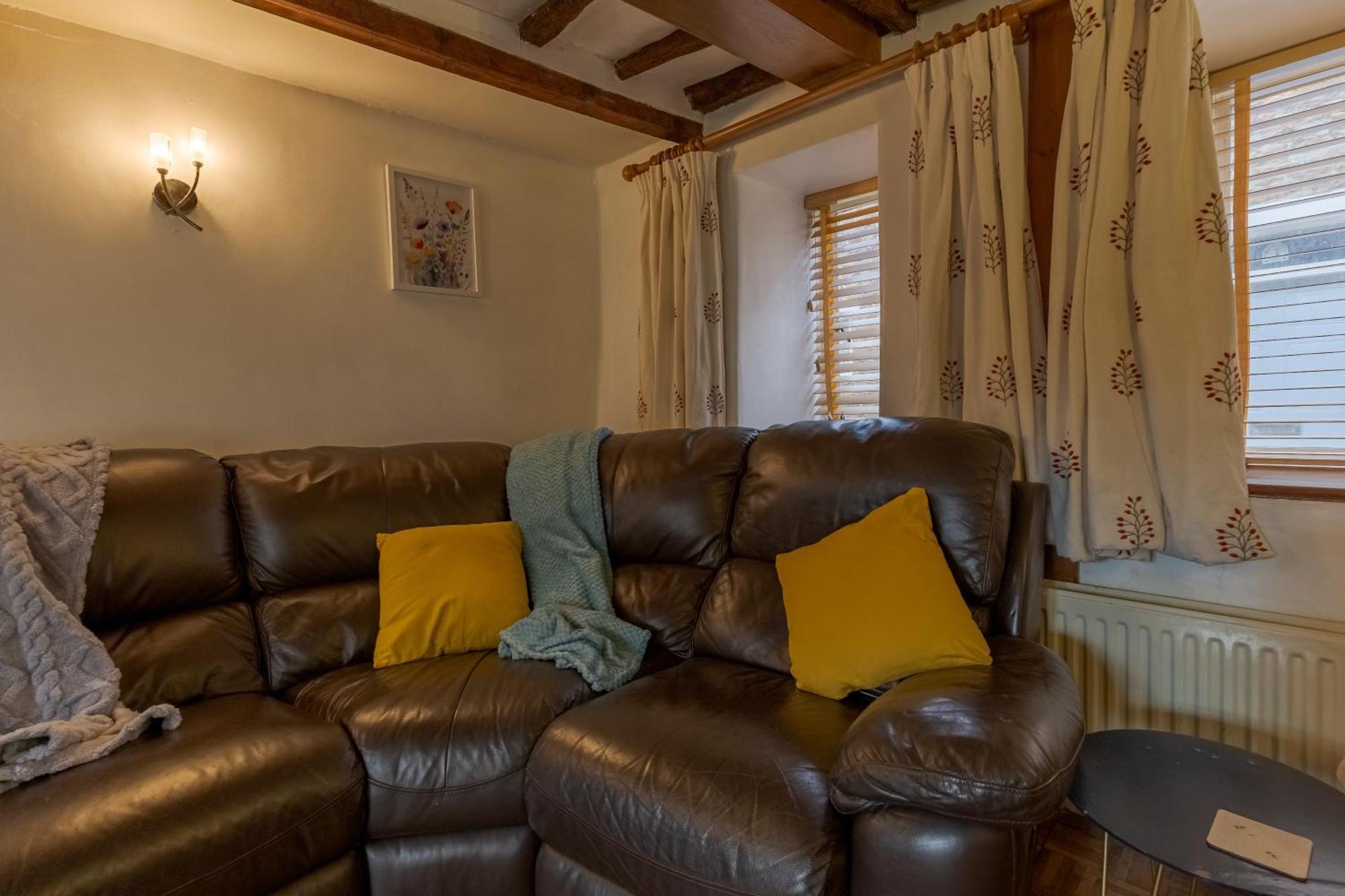 14th-century Cosy 3-bed Business Bloxham