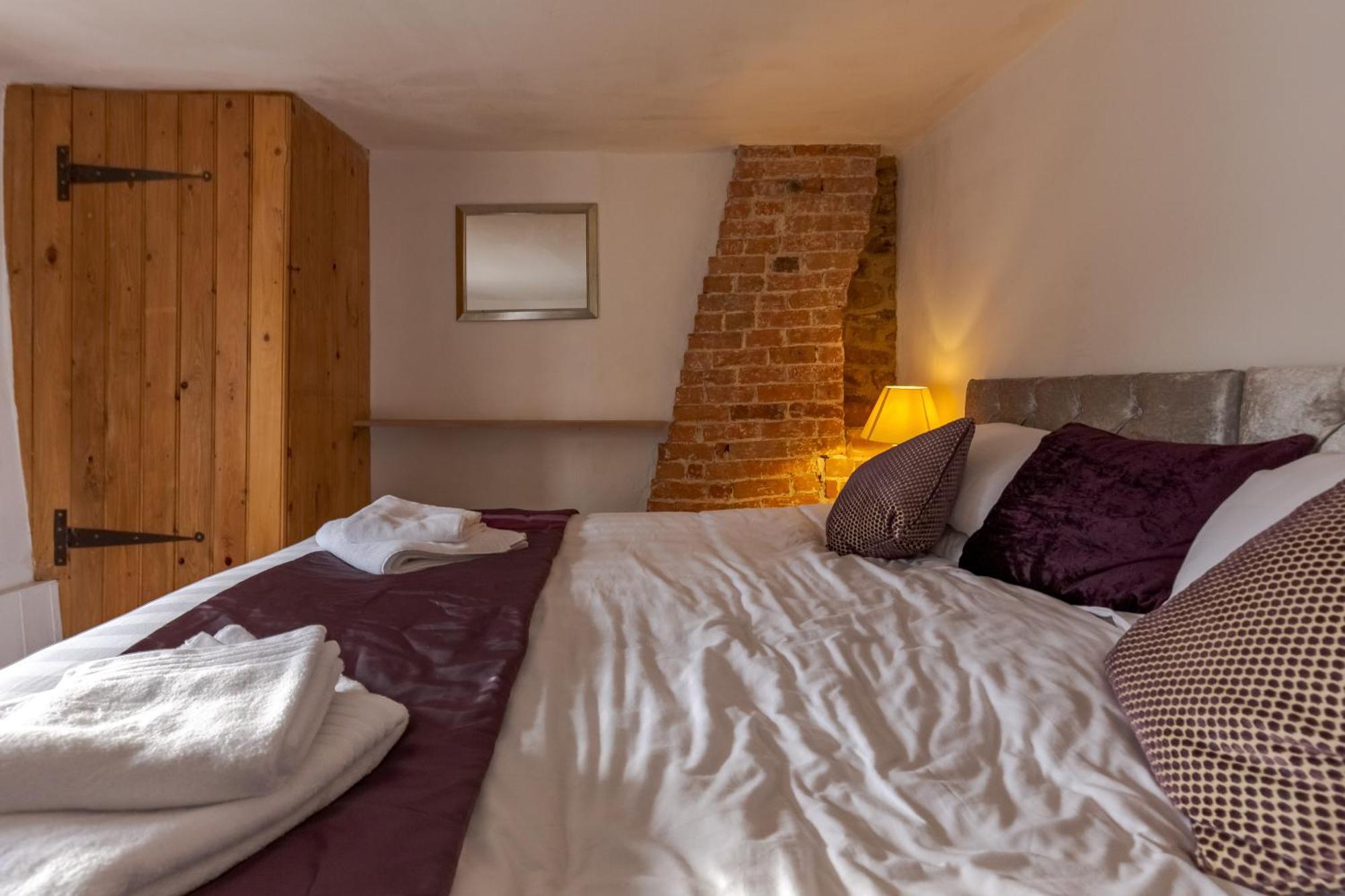 14th-century Cosy 3-bed Business Holiday home