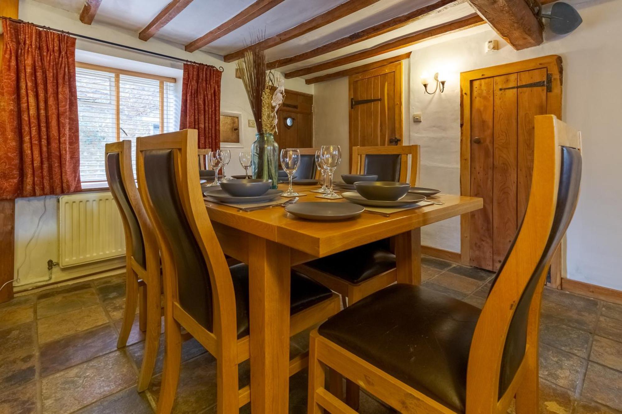 14th-century Cosy 3-bed Business Bloxham