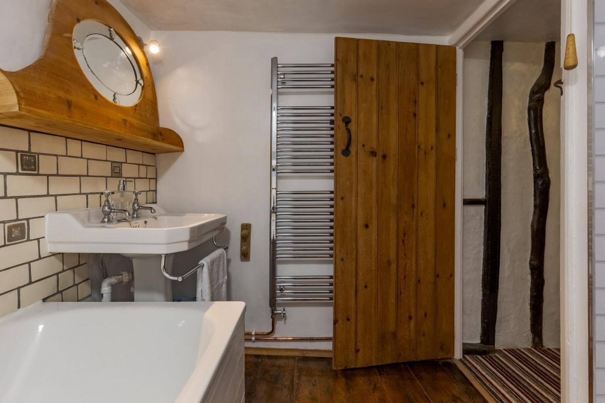 14th-century Cosy 3-bed Business Holiday home
