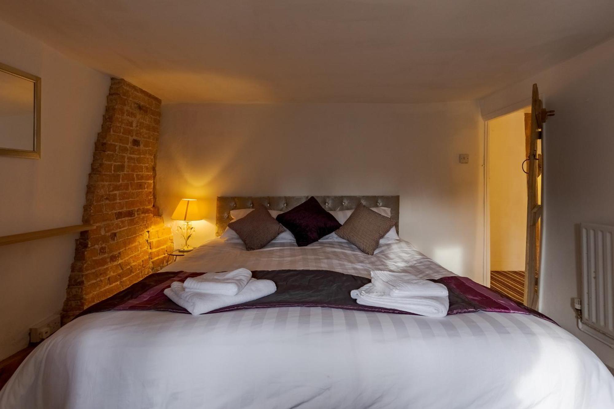 14th-century Cosy 3-bed Business Holiday home