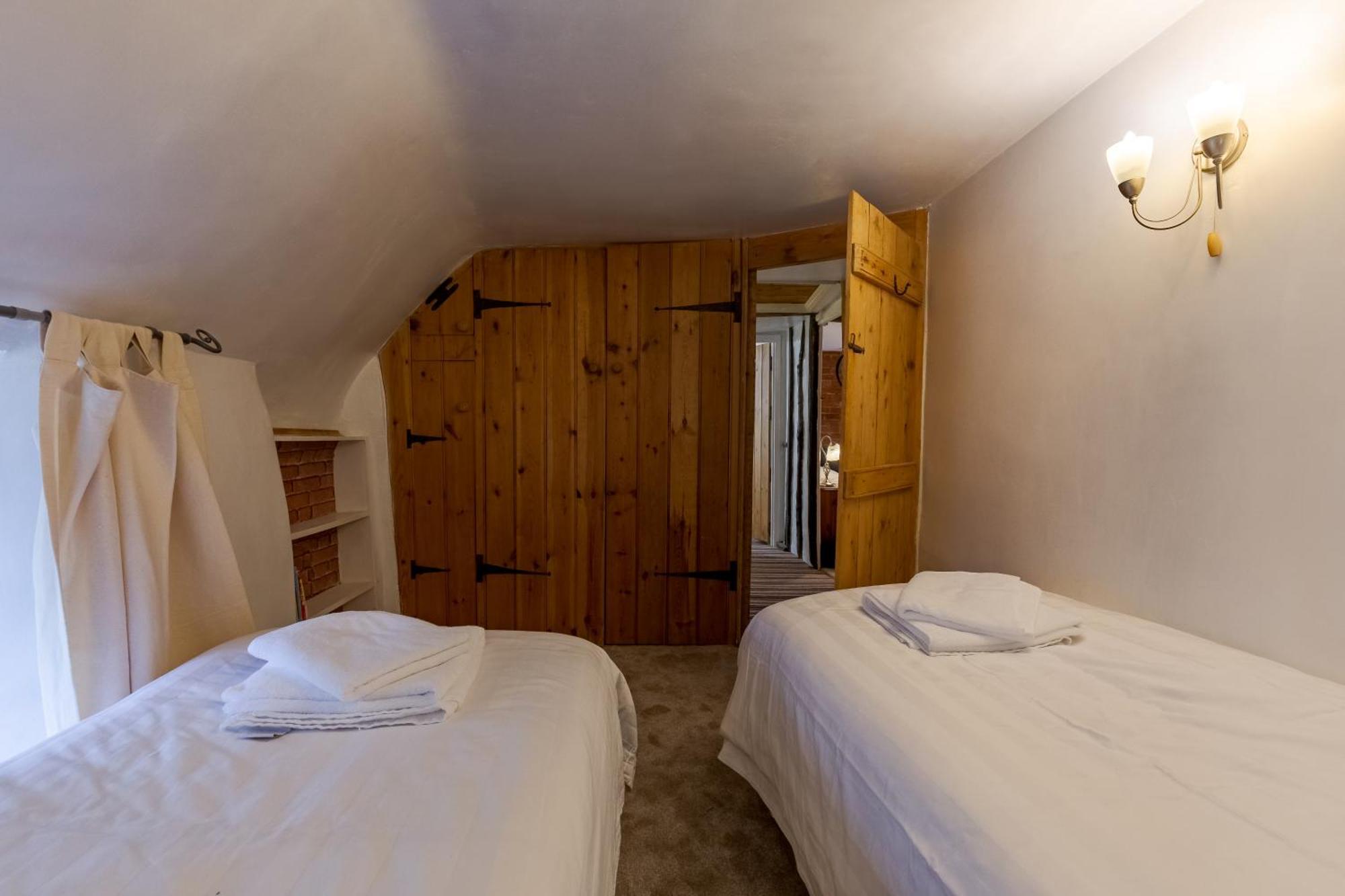 14th-century Cosy 3-bed Business *