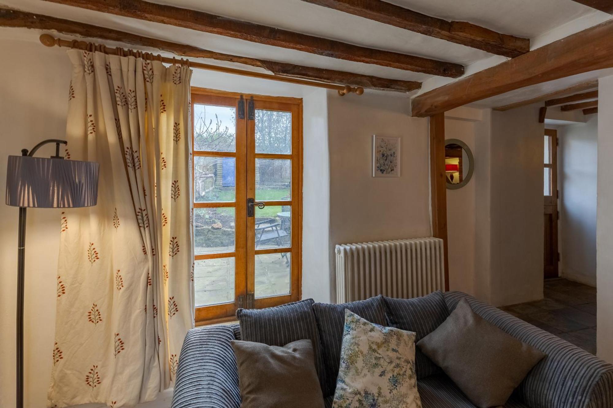 14th-century Cosy 3-bed Business *