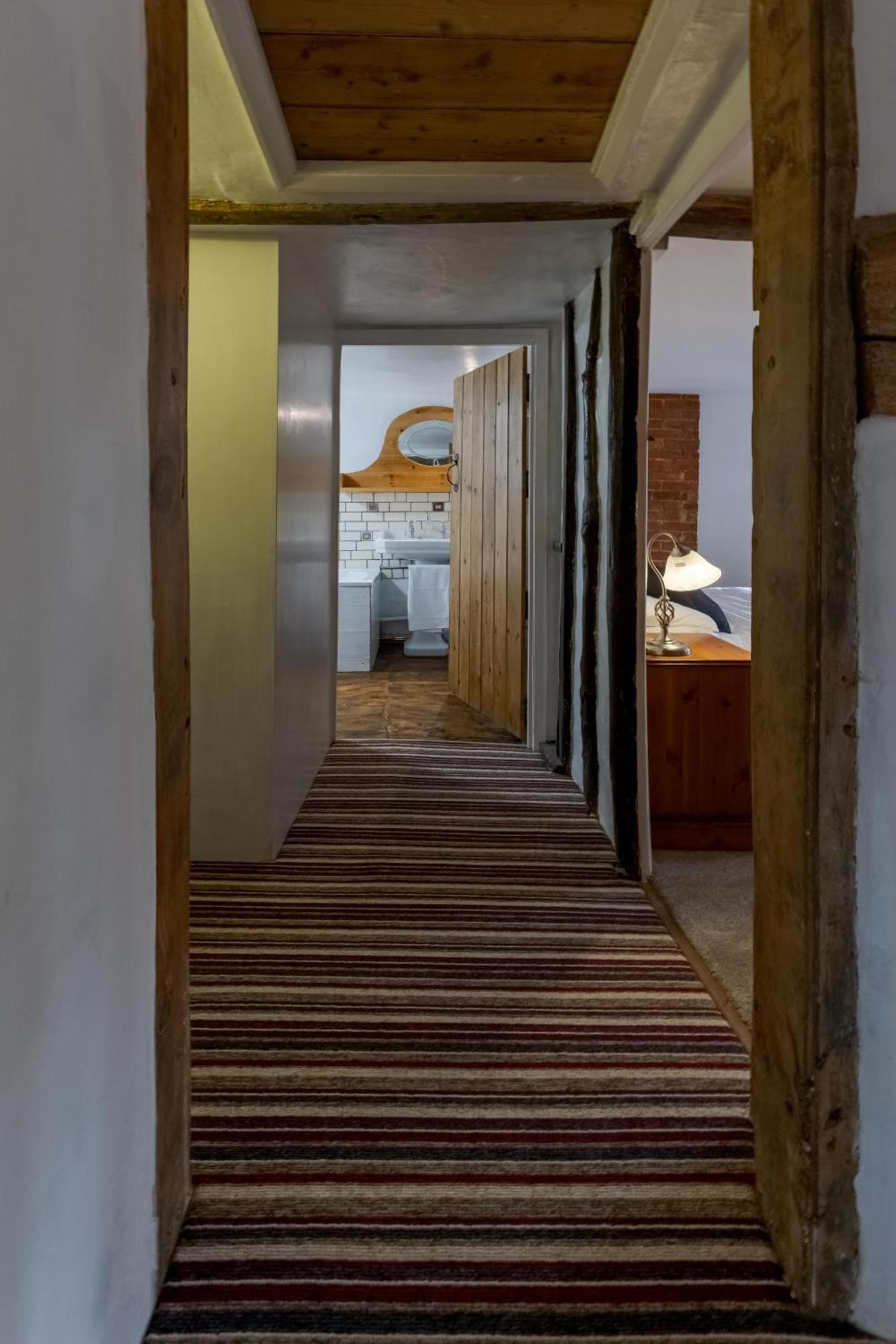 14th-century Cosy 3-bed Business Holiday home